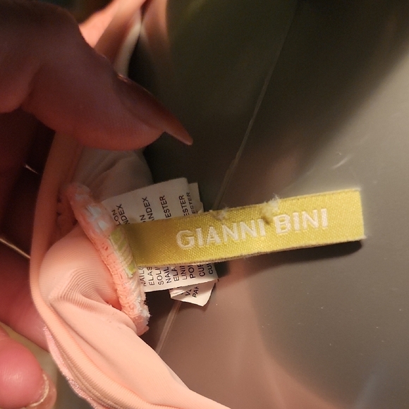 Chic Coral Bikini Top with Floral Bottom - Picture 2 of 4